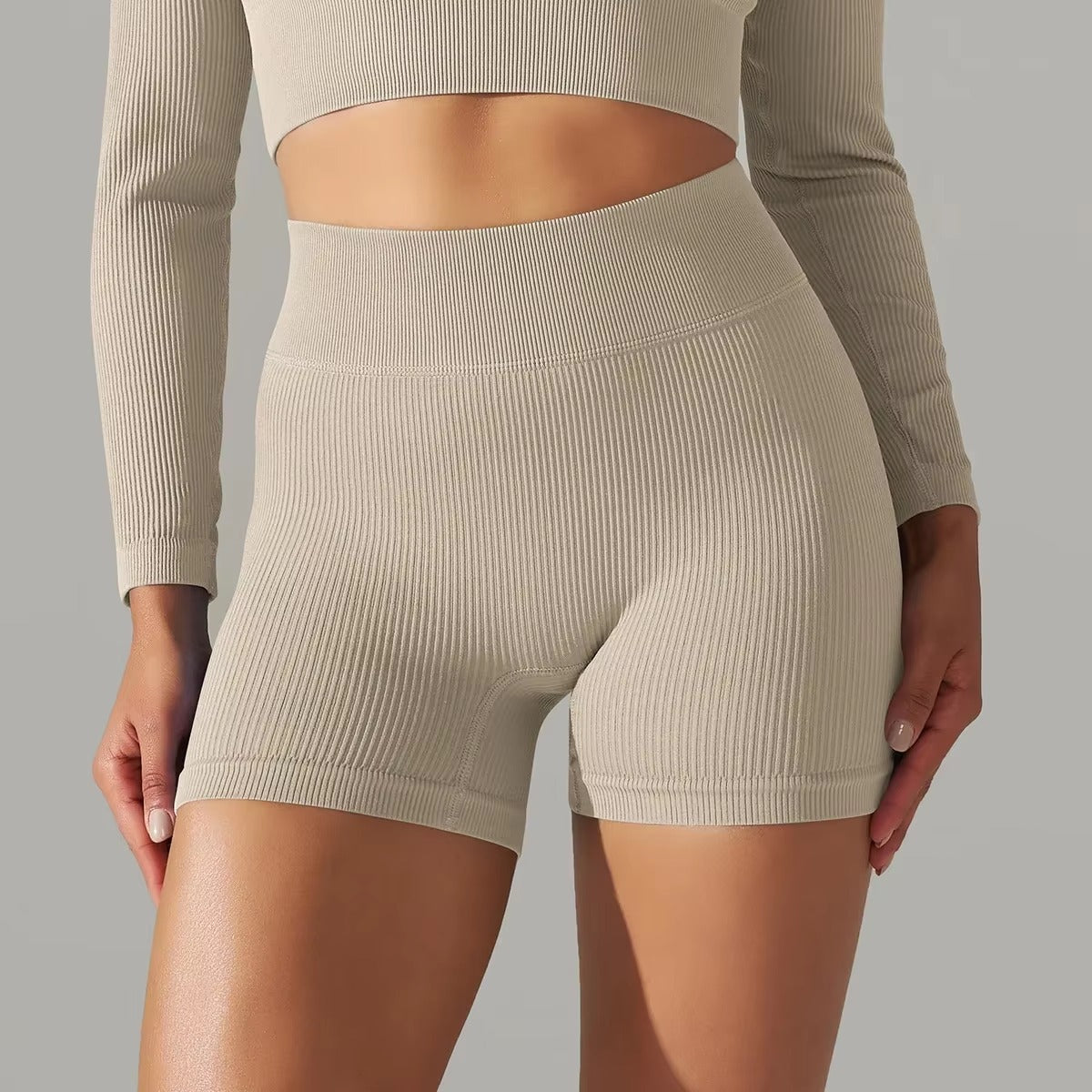 Novi Nikki - Seamless Short