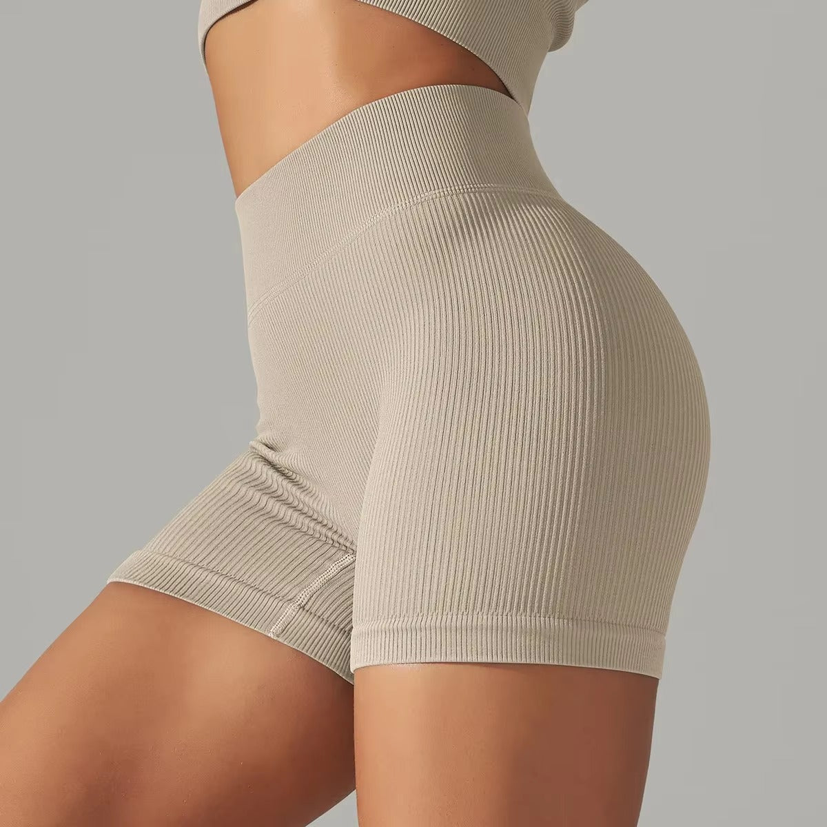 Novi Nikki - Seamless Short