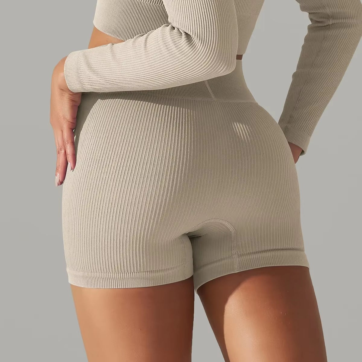 Novi Nikki - Seamless Short